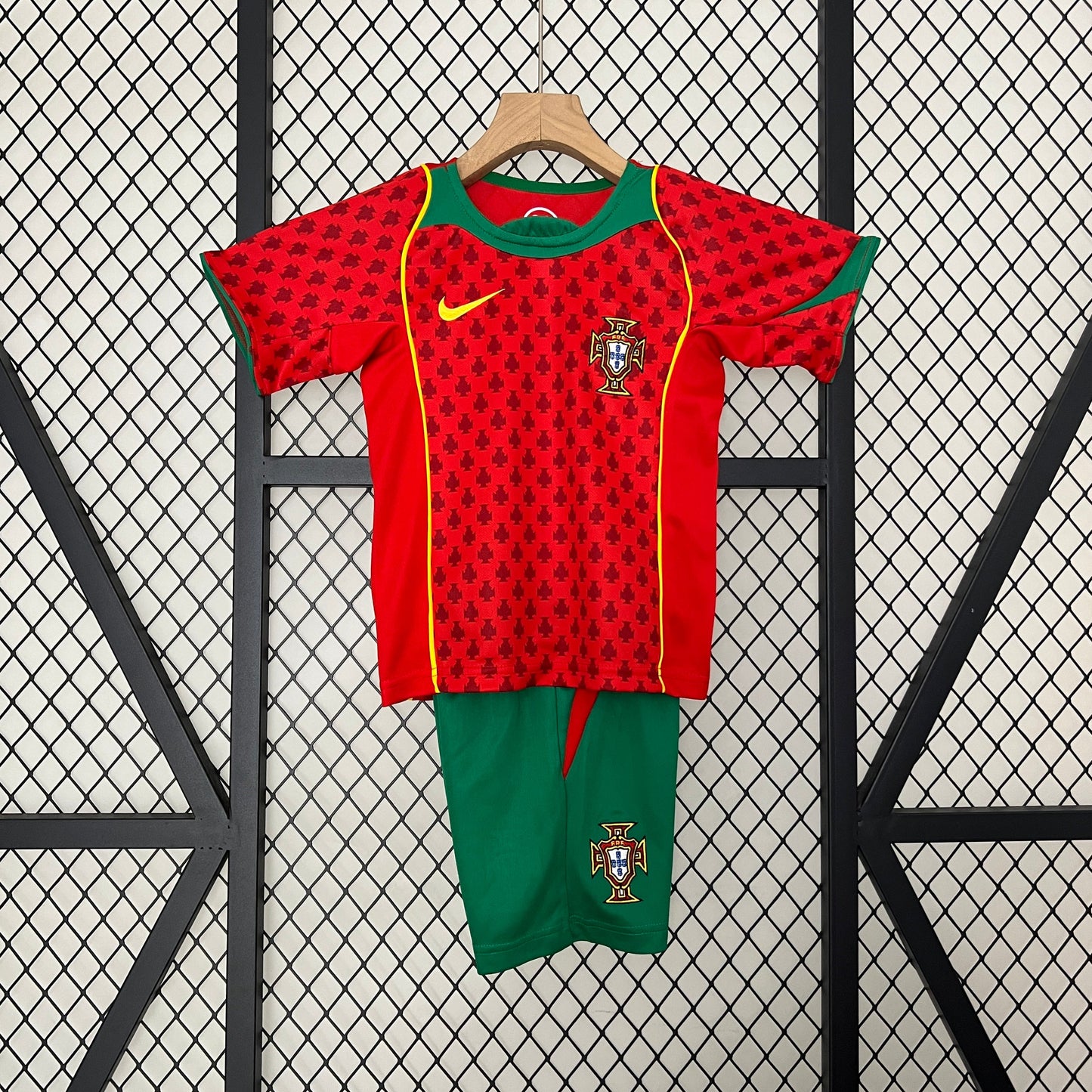 PORTUGAL I 2004 CONJUNTO INFANTIL (RETRO)